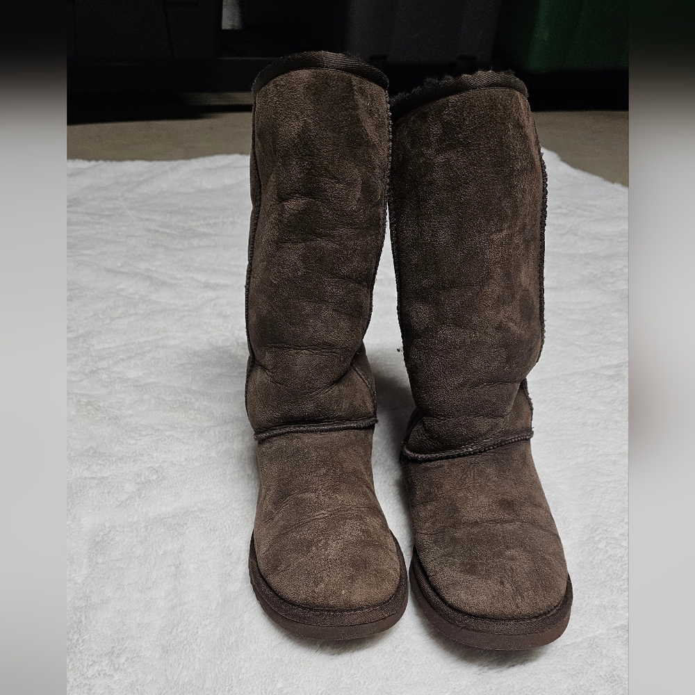 Uggs Womens Size 6 - Picture 4 of 5